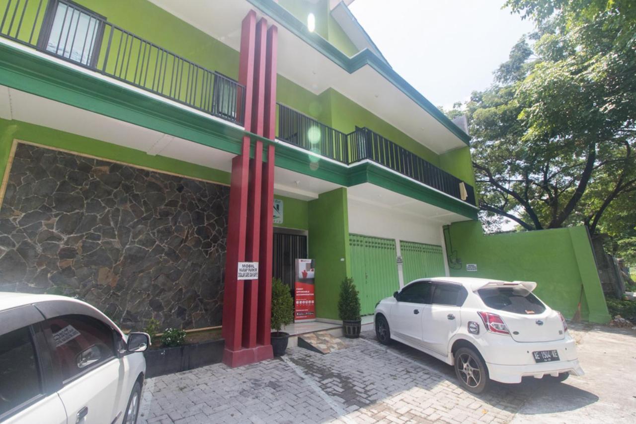 Reddoorz Syariah Near Stasiun Madiun Hotel Kültér fotó