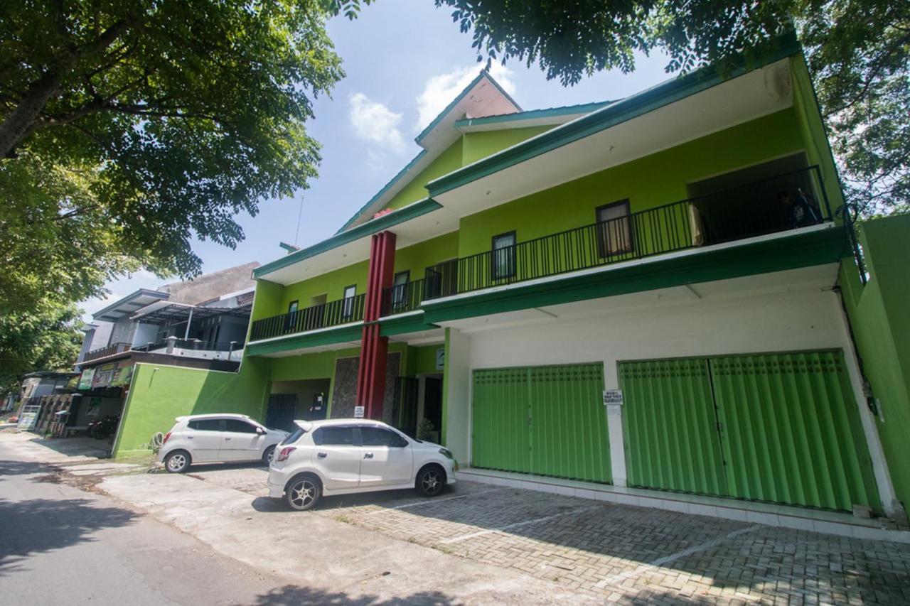 Reddoorz Syariah Near Stasiun Madiun Hotel Kültér fotó